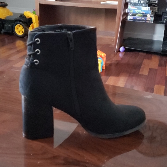 Black zip up booties - Picture 3 of 3
